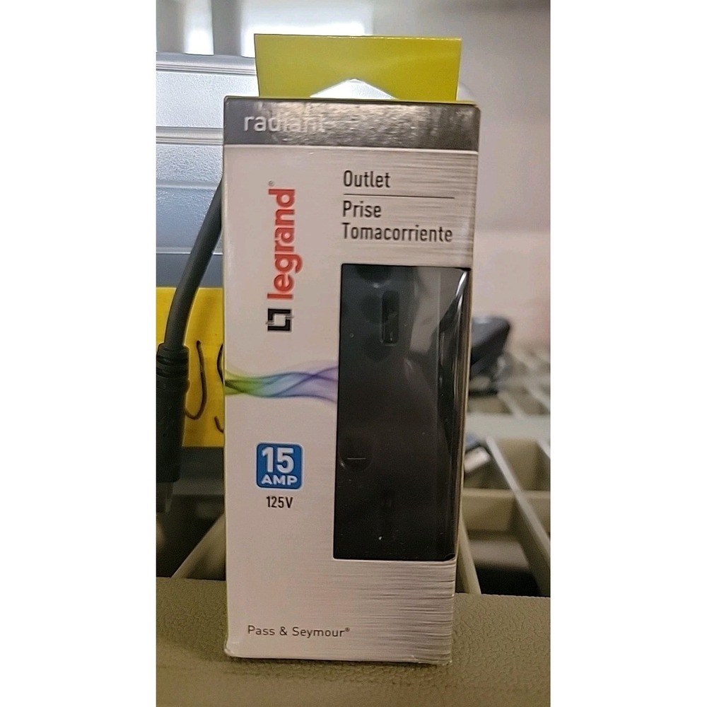 Legrand Radiant 15 Amp Outlet -BLACK- Item# 885-BKCC12 New!
